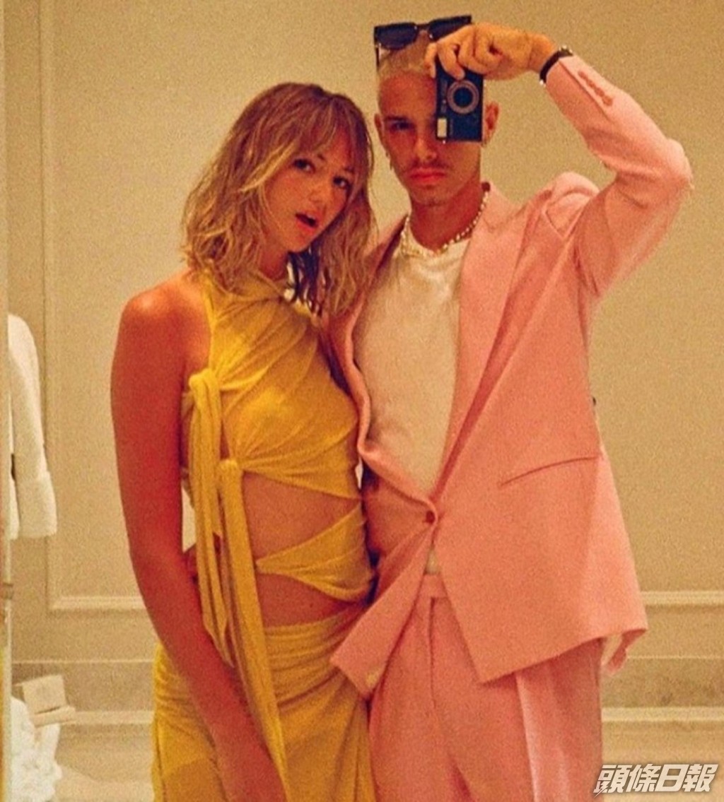 Mia早前受邀出席Brooklyn和妮歌娜的婚禮。